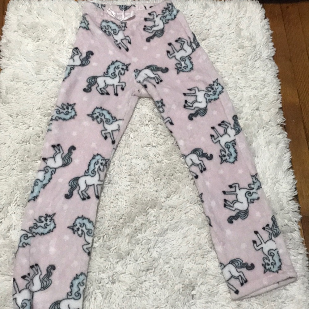 A cute! Unicorn pj. For girls! Fluffy